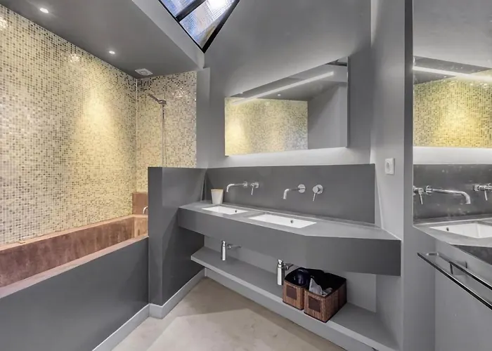 Bleu Du Maine - Elegant T3 Avec Terrasse *